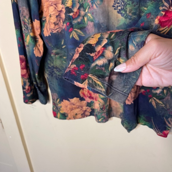 Floral V-Neck Top - Multicolor - Picture 4 of 12